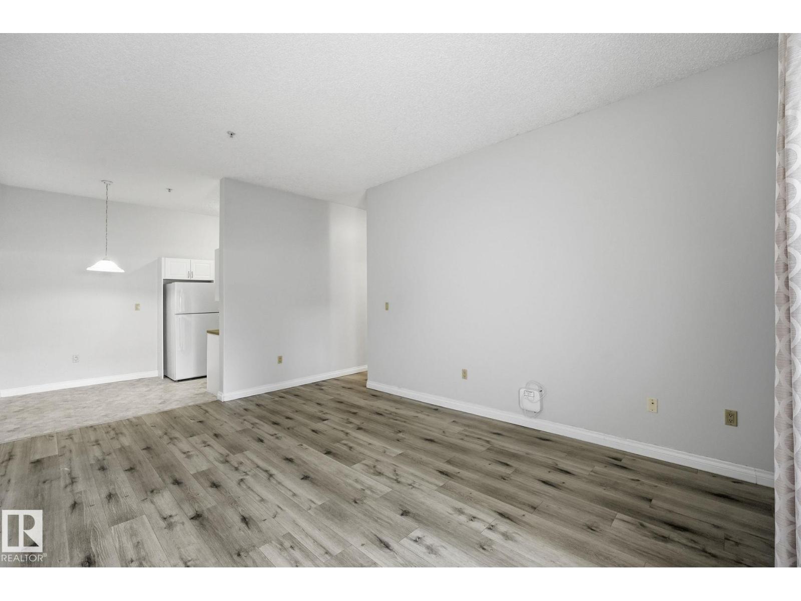 #105 11446 40 AV NW NW - 17