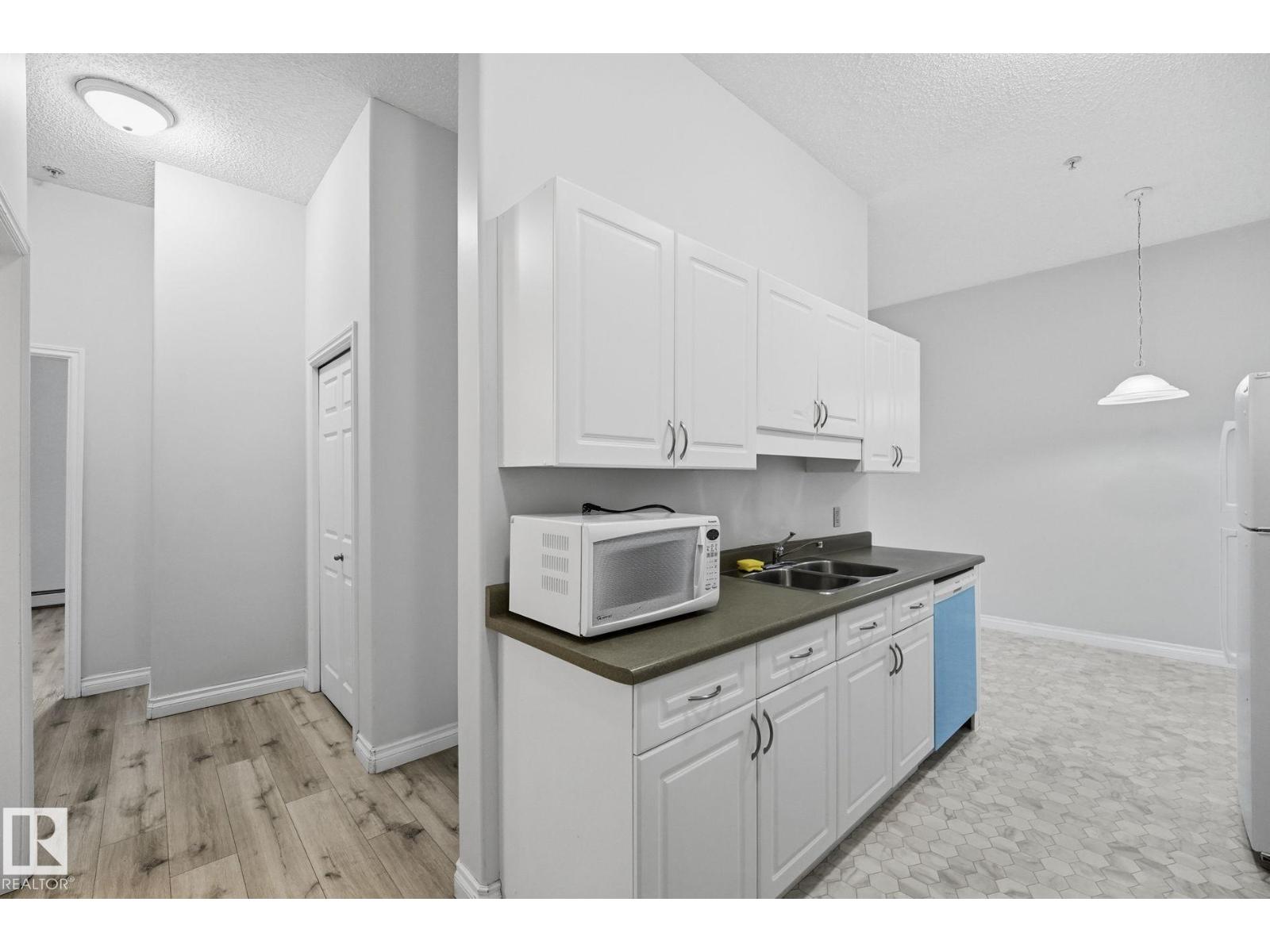 #105 11446 40 AV NW NW - 8