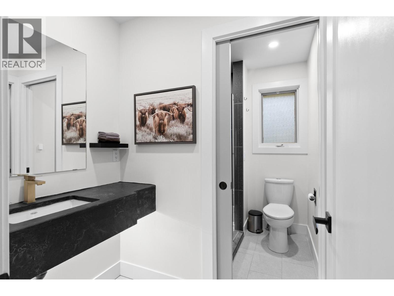 7654 Falcon Ridge Crescent - 40