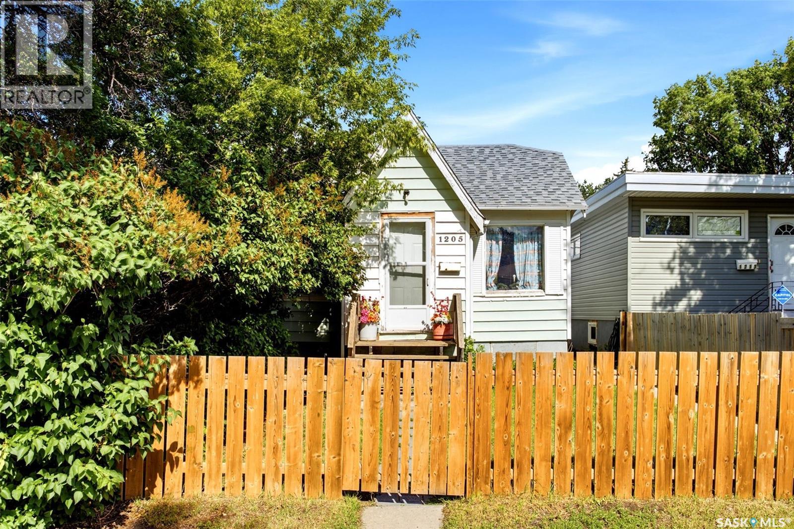 1205 McTavish STREET - photo 2