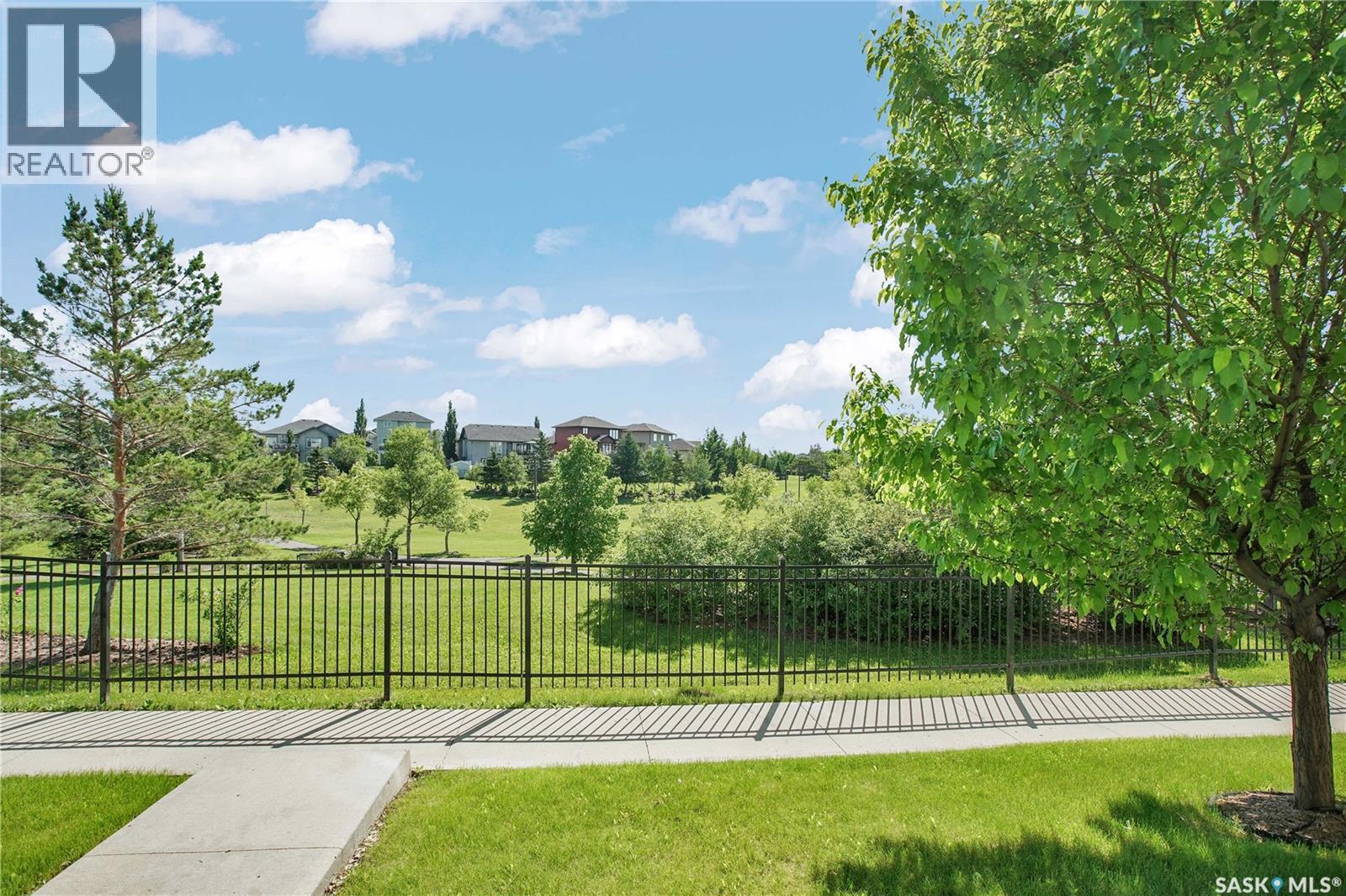307 1022 Hampton CIRCLE — photo 16
