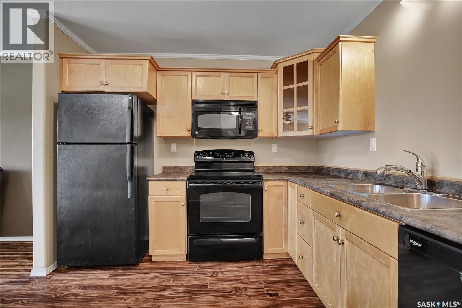 307 1022 Hampton CIRCLE — photo 8