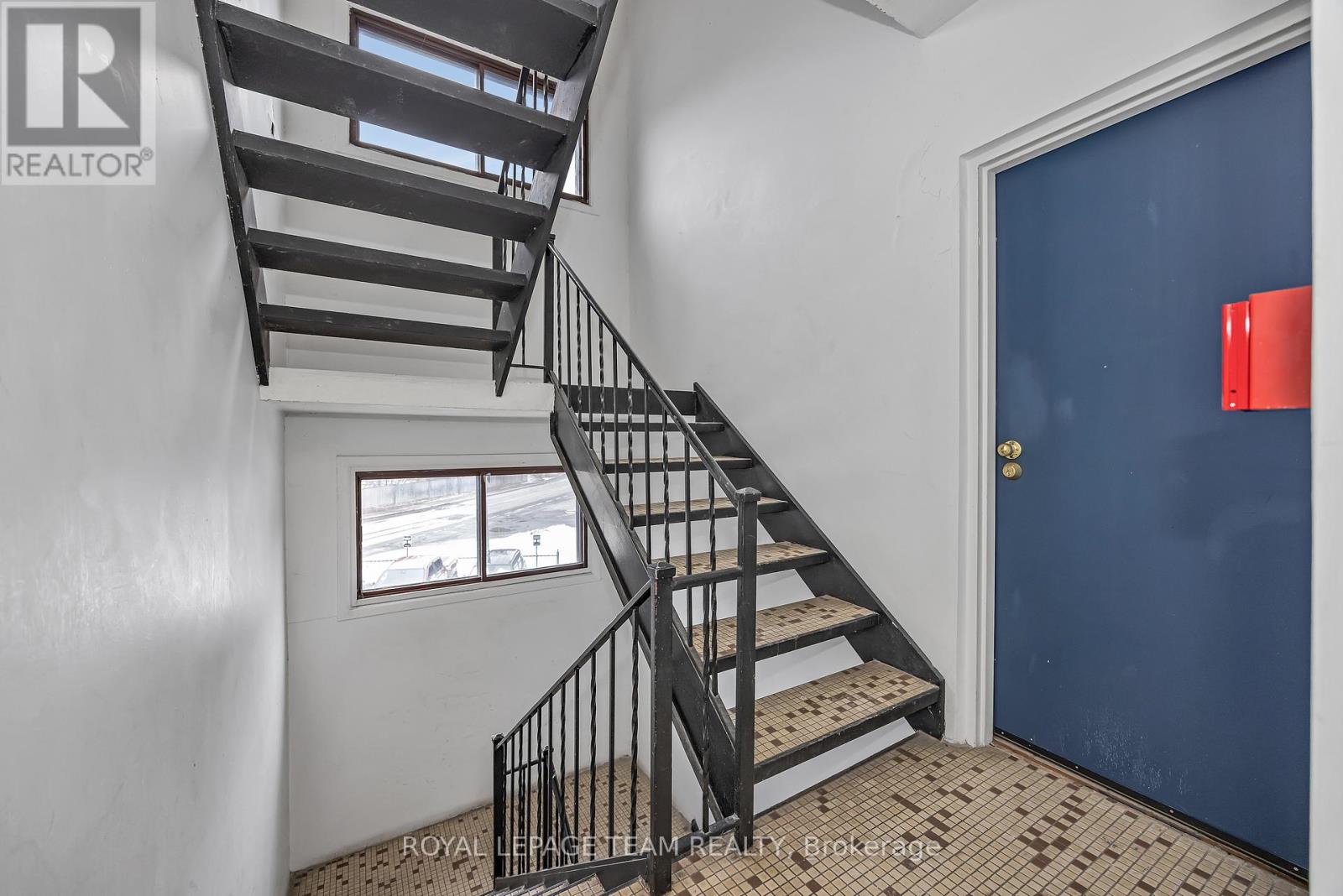 2 Bed, 1 Bath House for Sale in Ottawa – 6 – 270 BEECHWOOD AVENUE, Ottawa – MLS# X13491046 - Image 21