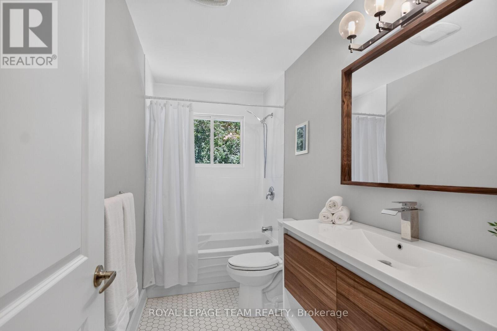 4 Bed, 2 Bath House for Sale in Ottawa – 5 CARIBOU AVENUE, Ottawa – MLS# X13491122 - Image 31