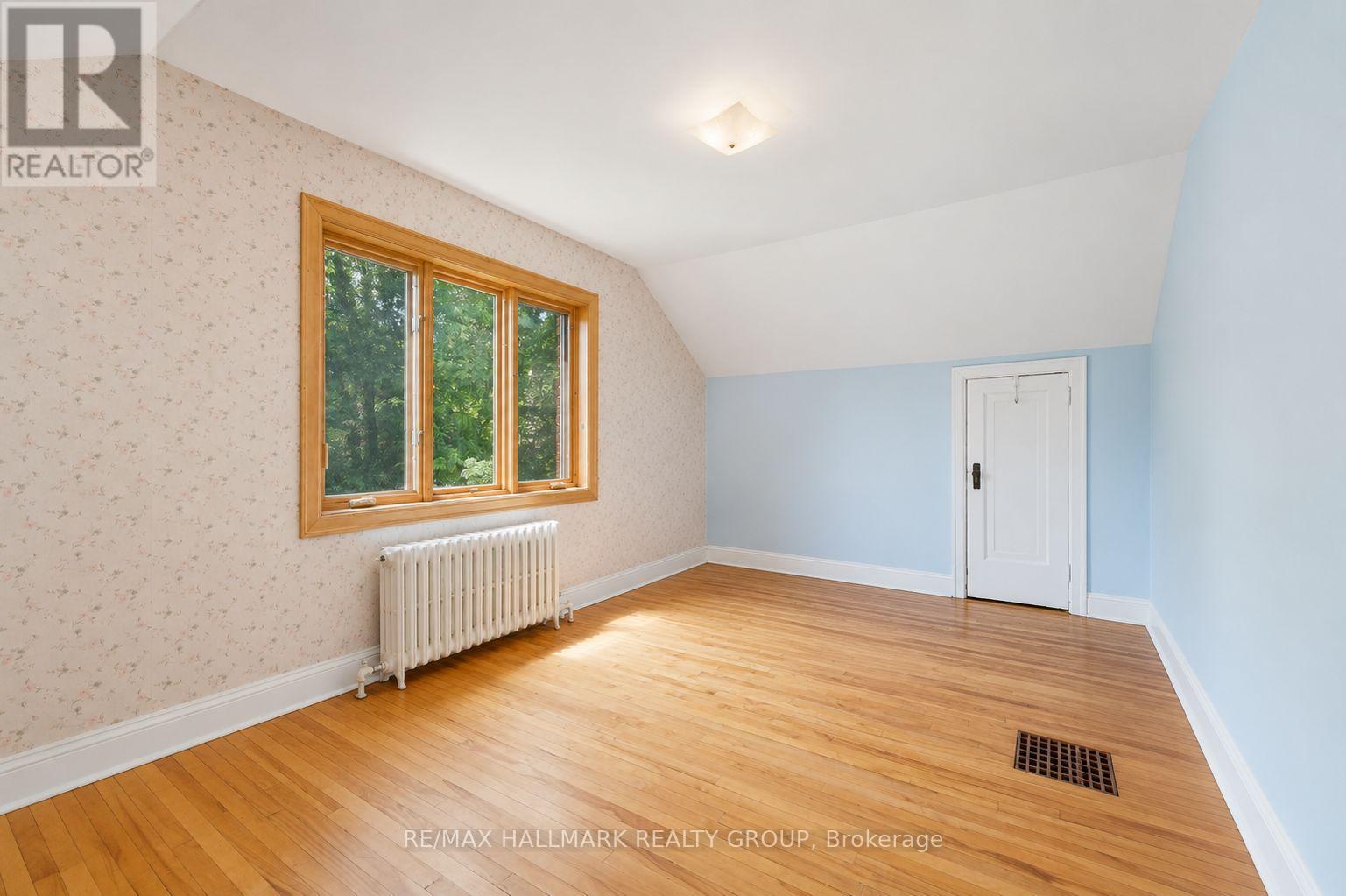 4 Bed, 2 Bath House for Sale in Ottawa – 70 QUEEN MARY STREET, Ottawa – MLS# X13491162 - Image 15