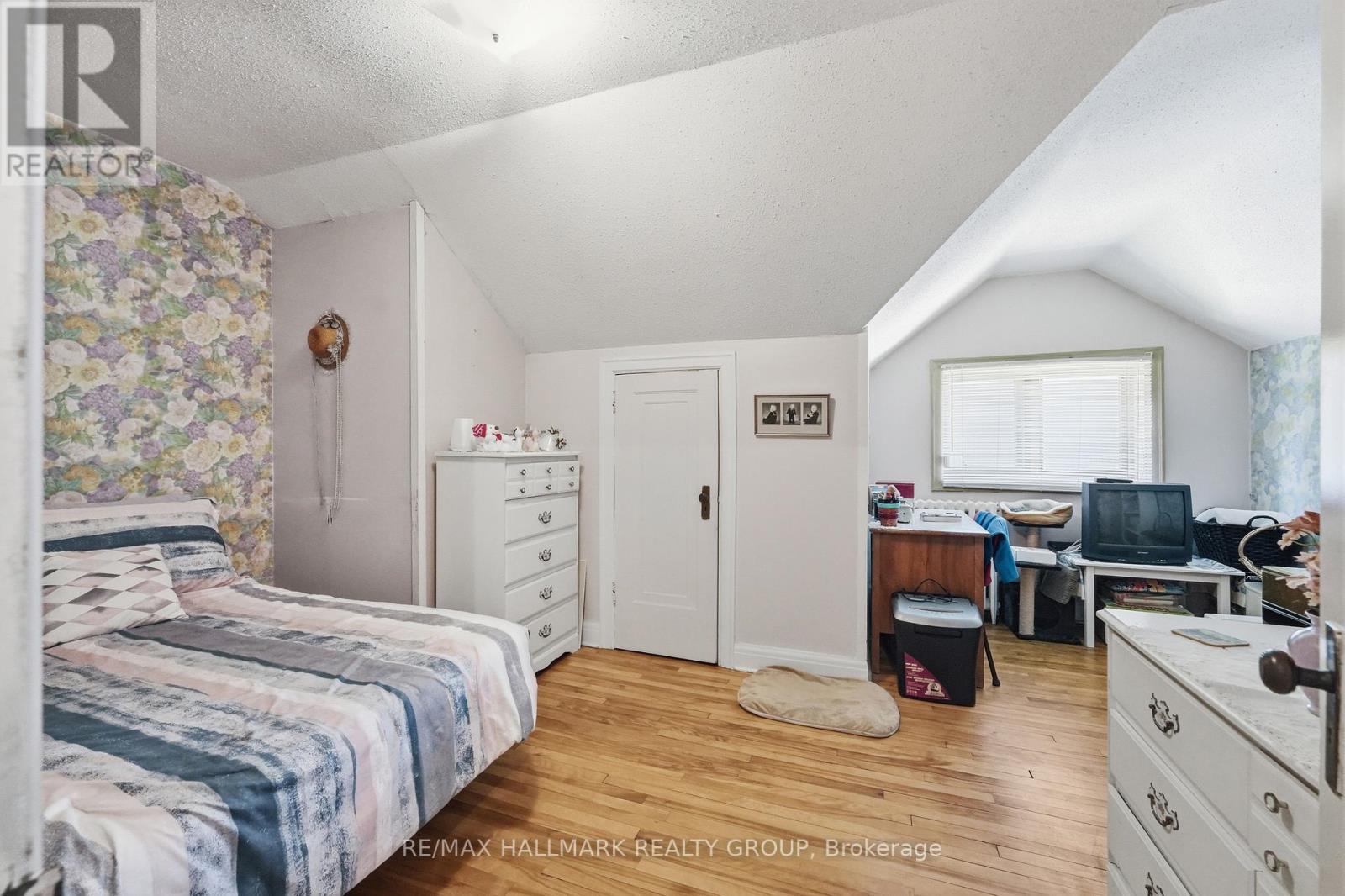 4 Bed, 2 Bath House for Sale in Ottawa – 70 QUEEN MARY STREET, Ottawa – MLS# X13491162 - Image 18