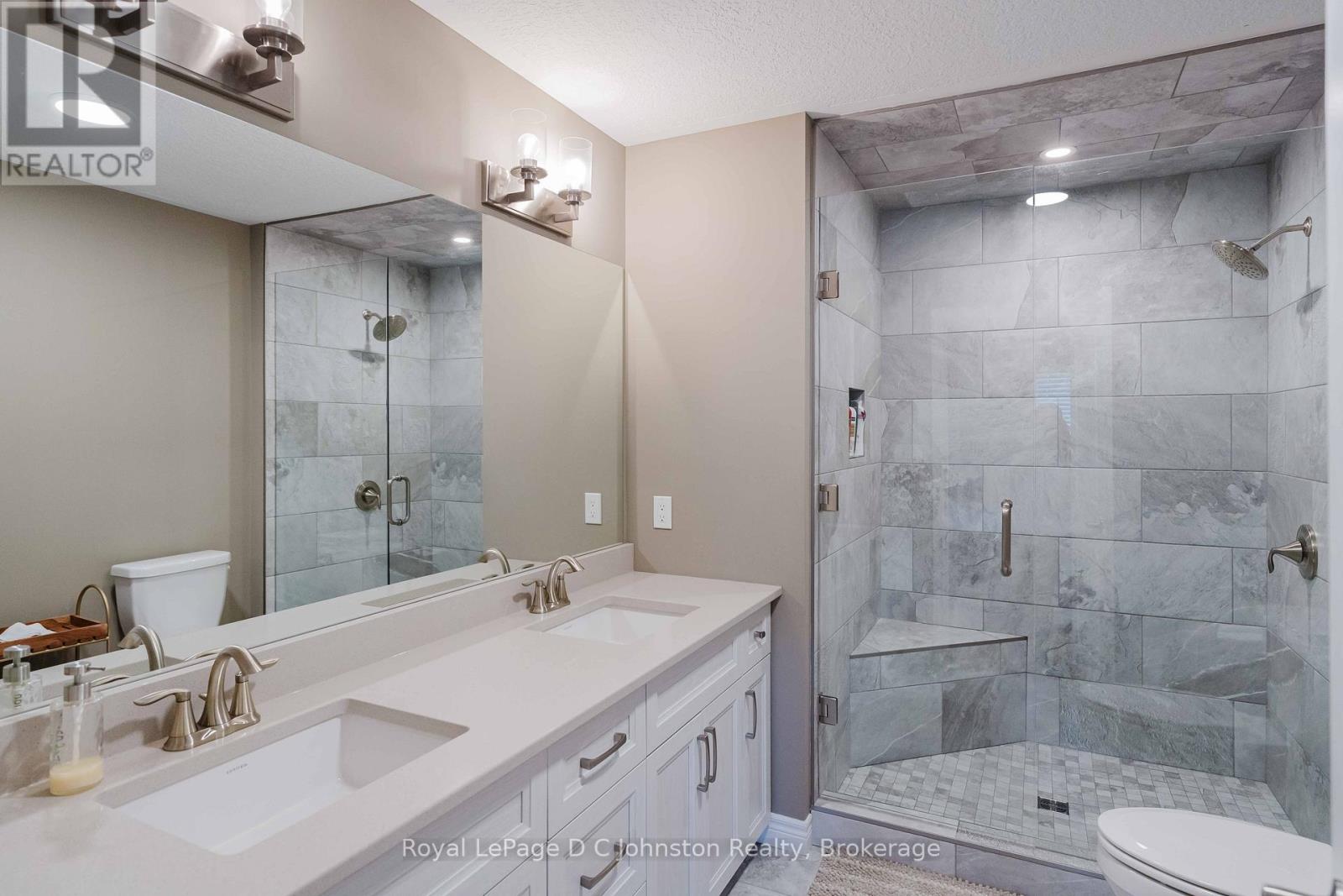 #16 560 DEVONSHIRE ROAD - 25
