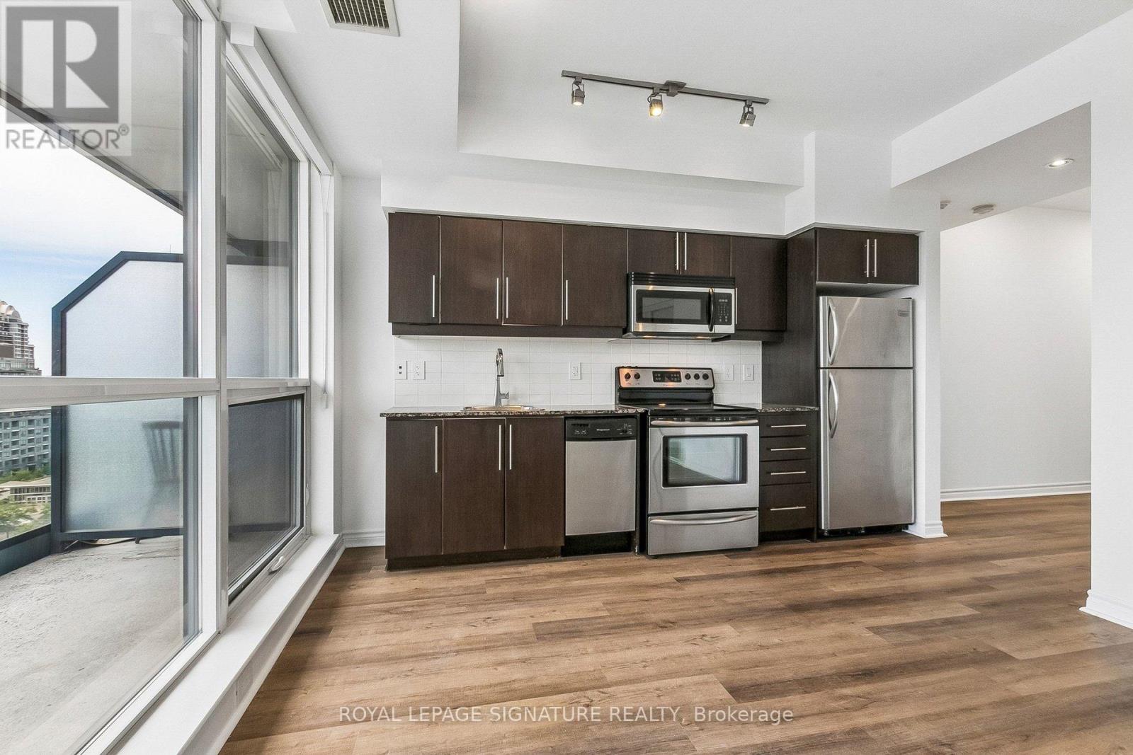#923 2885 BAYVIEW AVENUE - 4