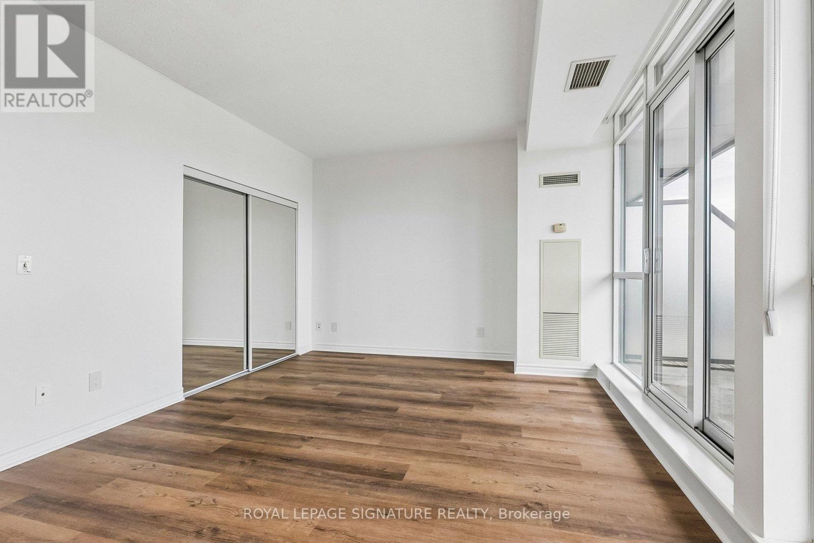 #923 2885 BAYVIEW AVENUE - 6