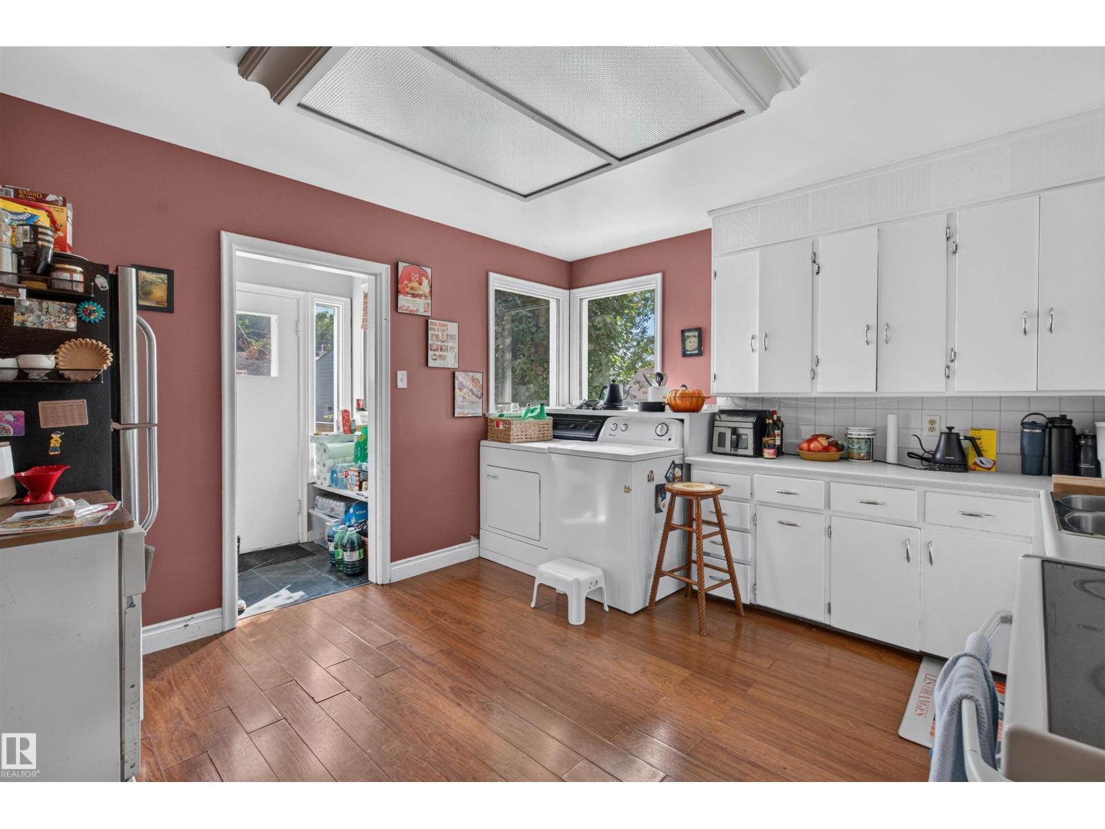 9741 72 AV NW - photo 5
