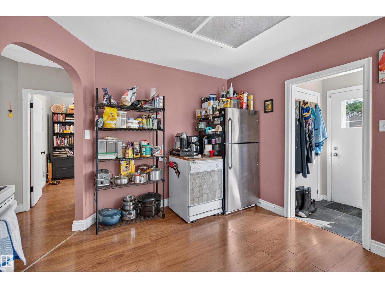 9741 72 AV NW — photo 7