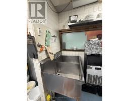 2392 Bloor Street W, Toronto, ON M6S1P5 Photo 12