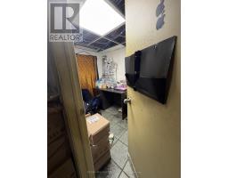 2392 Bloor Street W, Toronto, ON M6S1P5 Photo 15