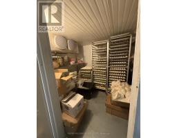 2392 Bloor Street W, Toronto, ON M6S1P5 Photo 18