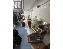 2392 Bloor Street W, Toronto, ON M6S1P5 Photo 20