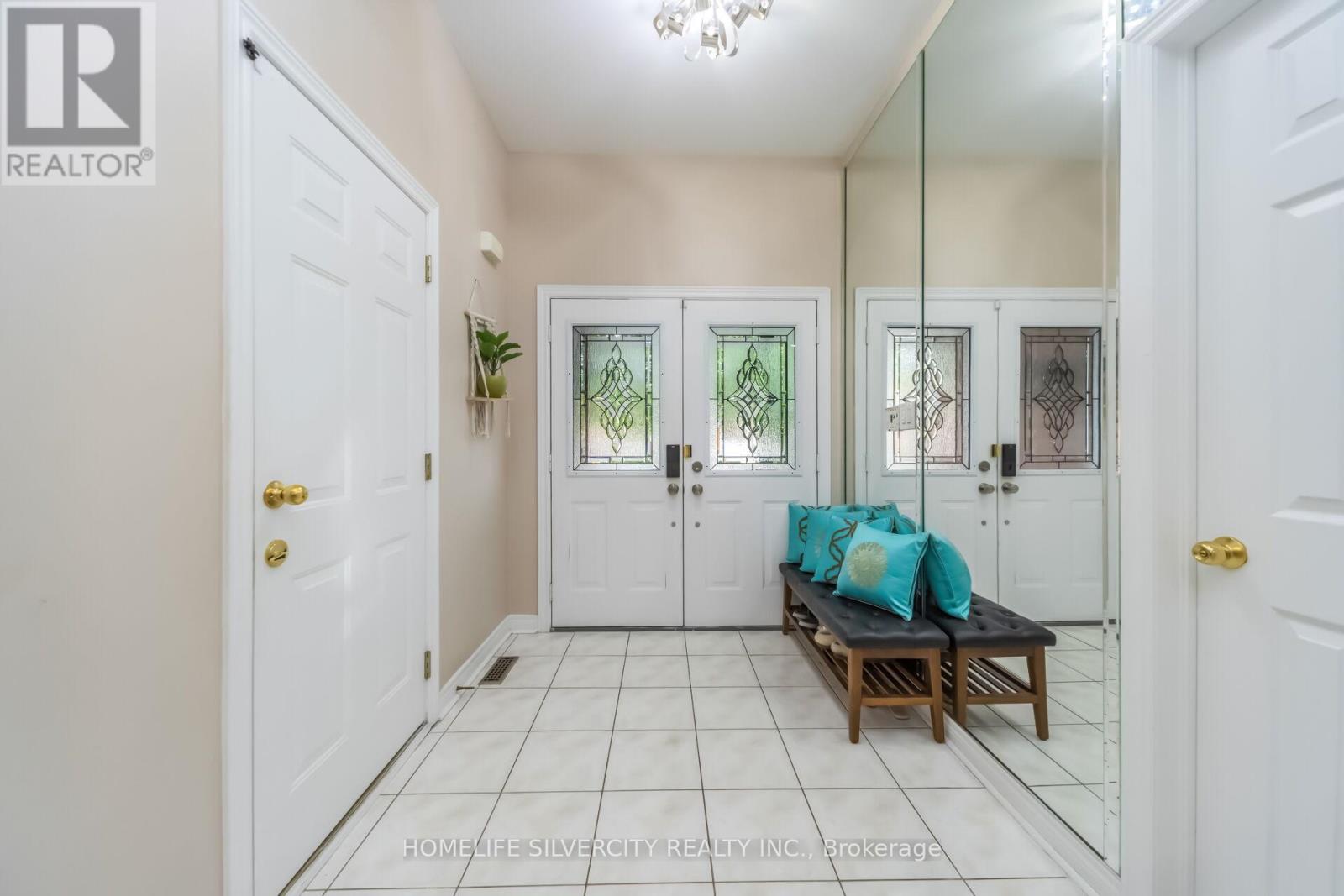 26 BISSELL DRIVE N - 10