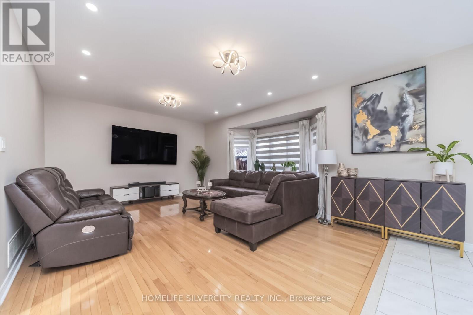 26 BISSELL DRIVE N - 15