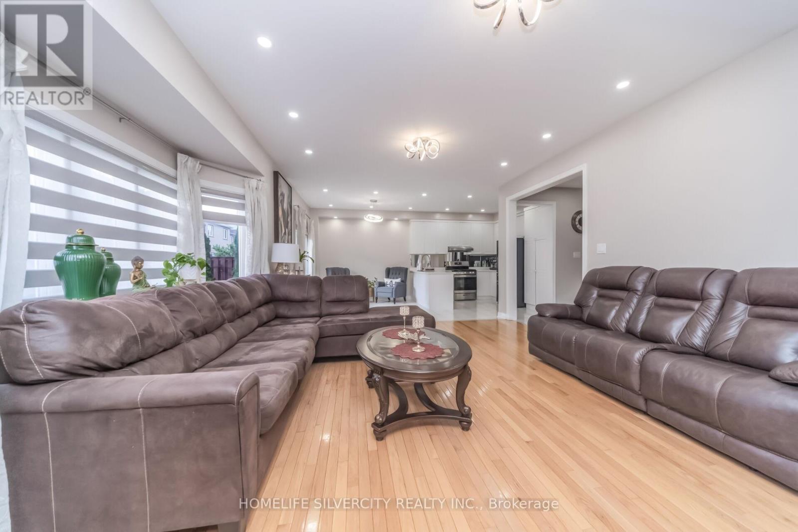 26 BISSELL DRIVE N - 16