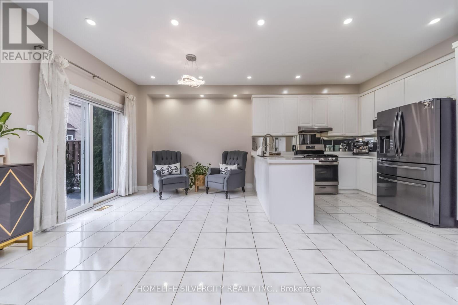 26 BISSELL DRIVE N - 18