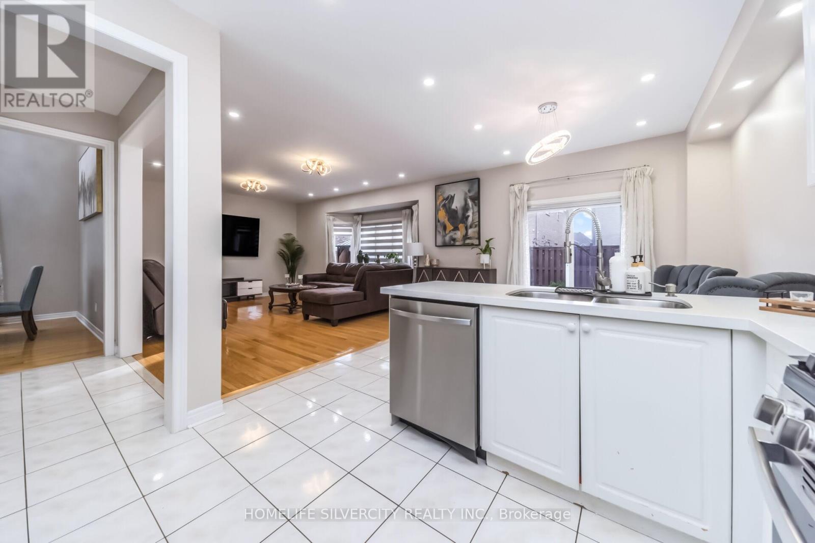 26 BISSELL DRIVE N - 21