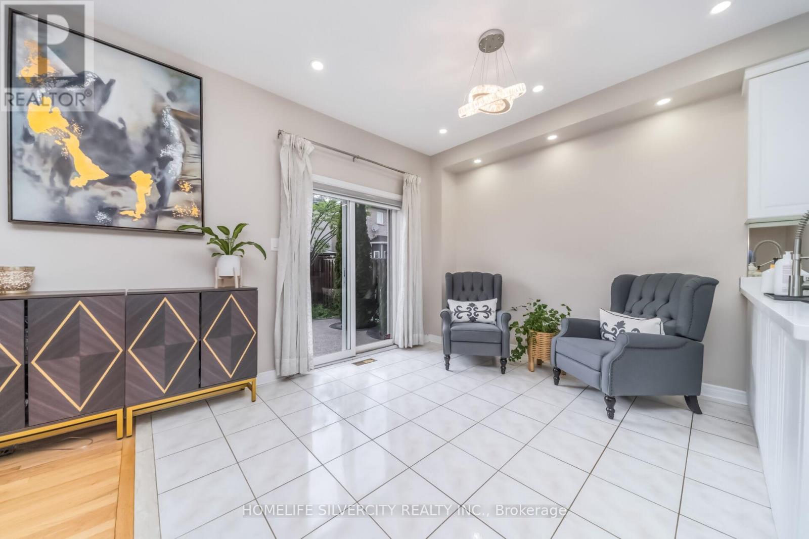26 BISSELL DRIVE N - 22