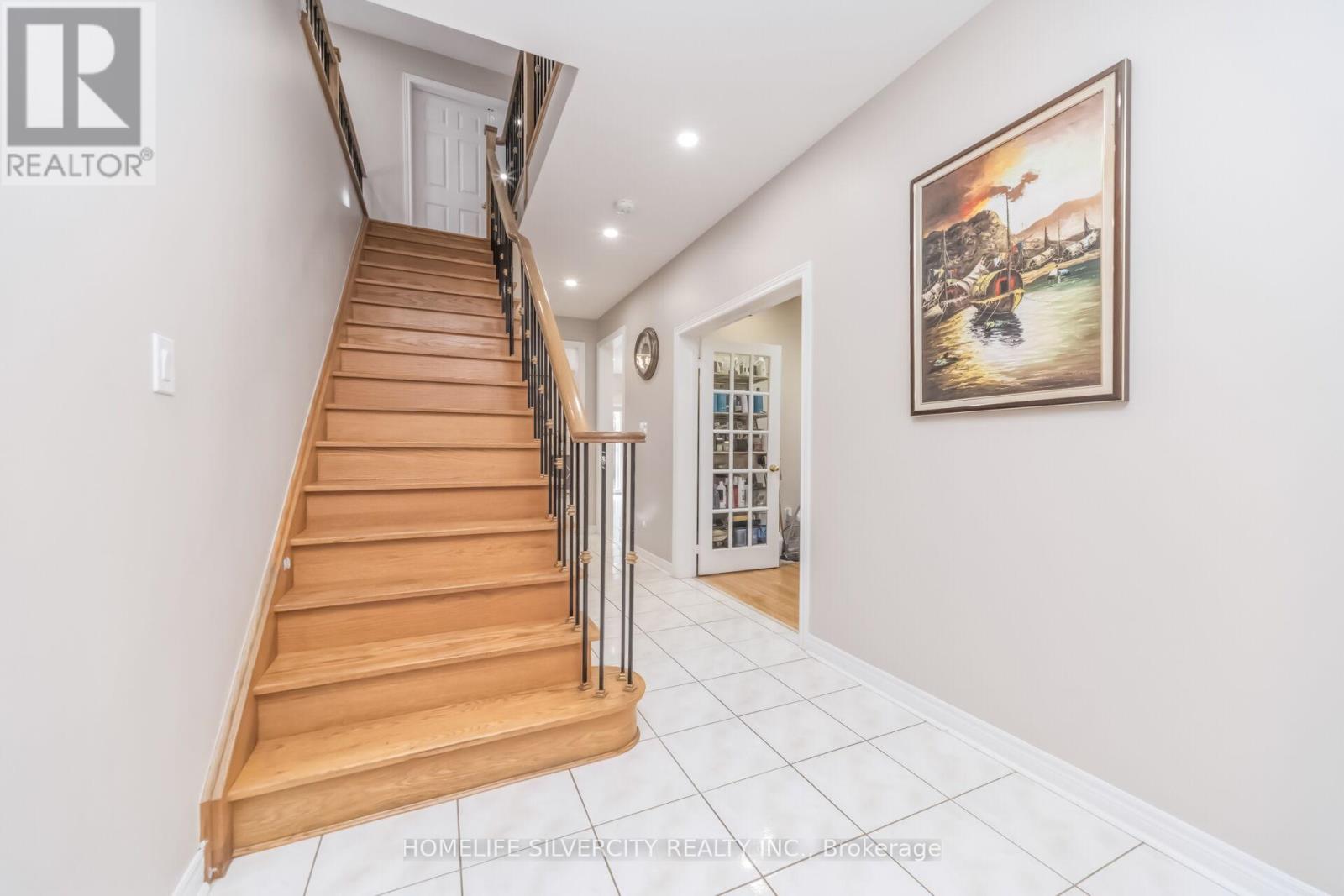 26 BISSELL DRIVE N - 23