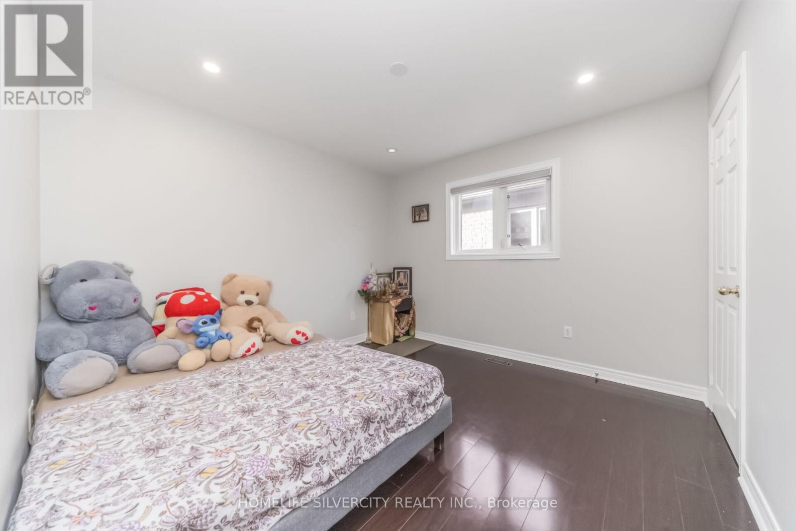 26 BISSELL DRIVE N - 30