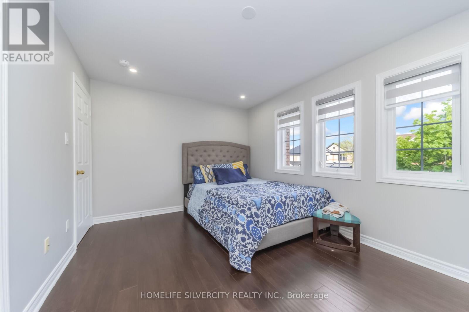 26 BISSELL DRIVE N - 36