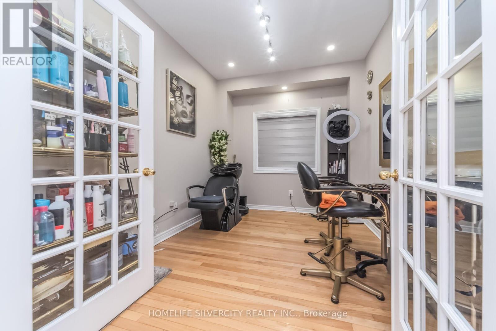 26 BISSELL DRIVE N - 40