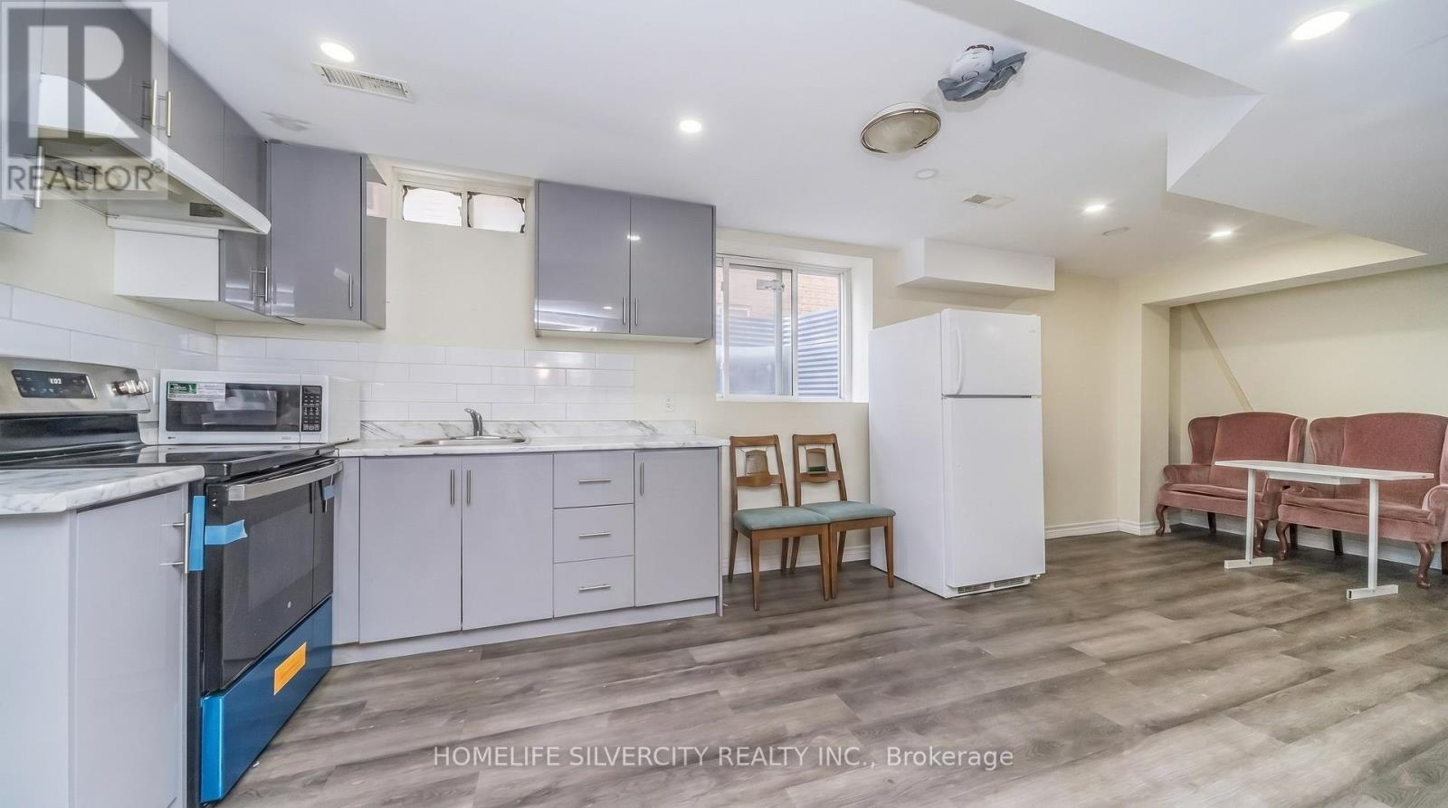 26 BISSELL DRIVE N - 43