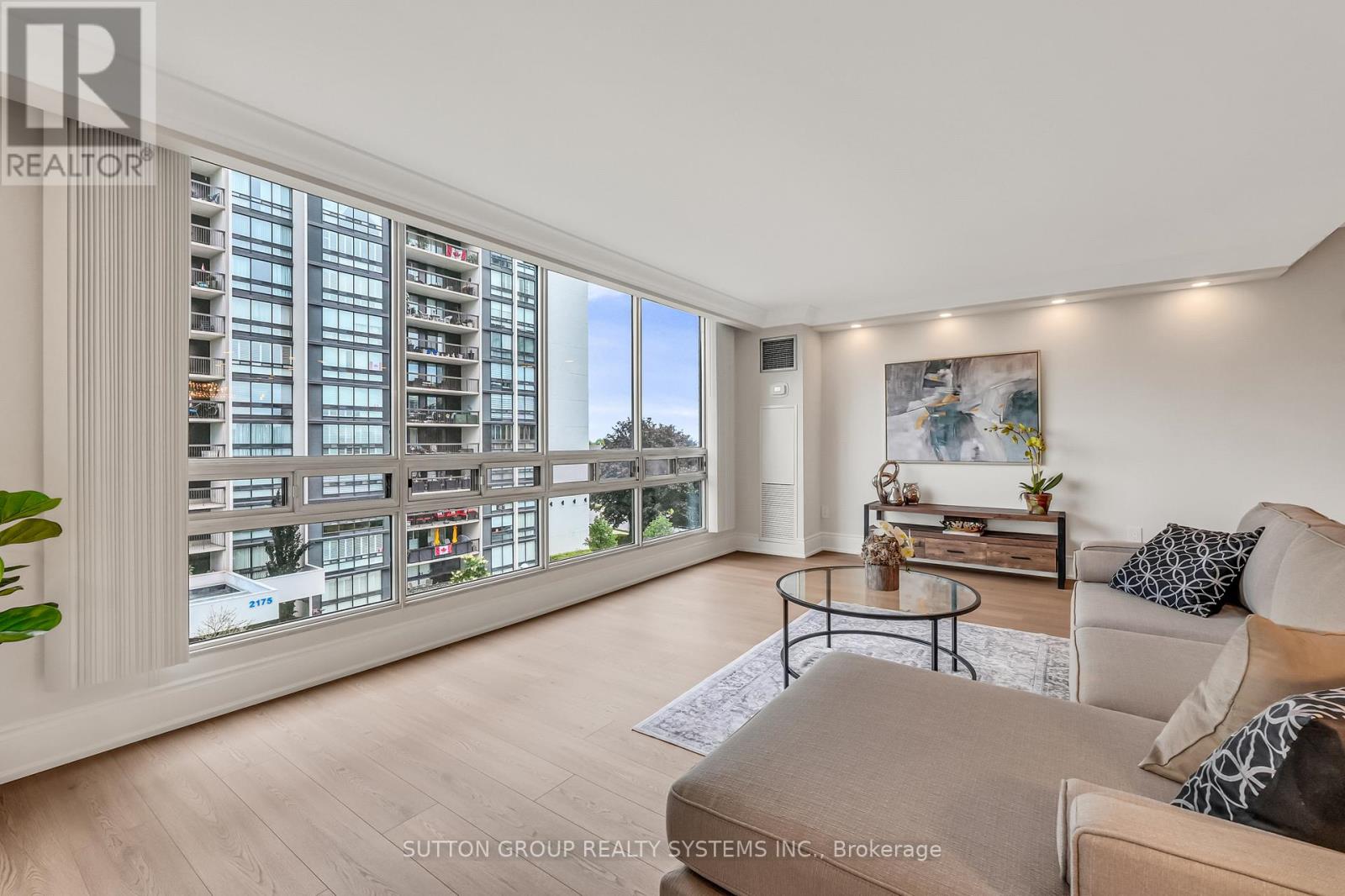 #508 2185 MARINE DRIVE - 25