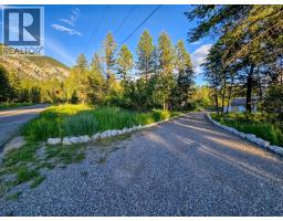 Primary Bedroom - 5226 Juniper Heights Road, Invermere, BC V0A1K2 Photo 9