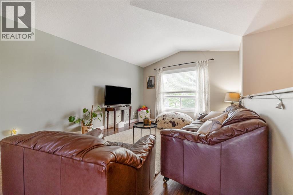 113 Mount Sundial Court W — photo 6