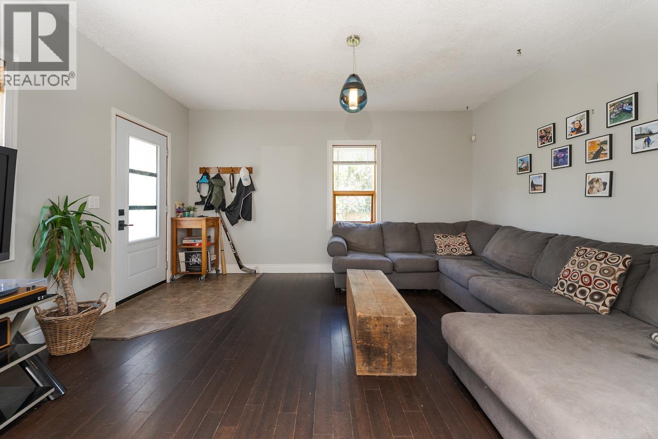 598 WATROUS STREET - 9