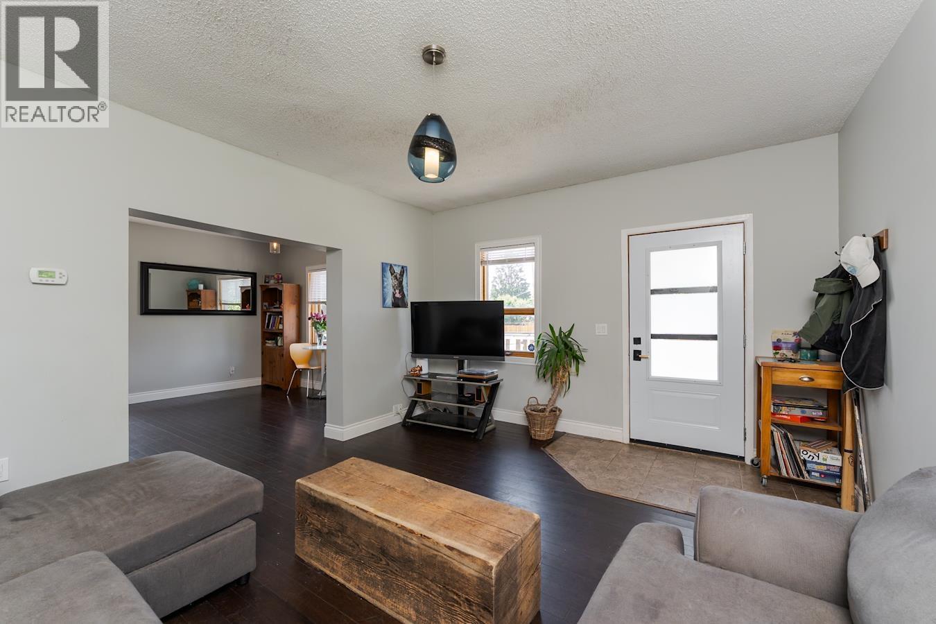 598 WATROUS STREET - 10