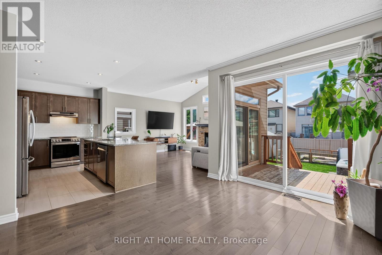 3 Bed, 4 Bath House for Sale in Ottawa – 207 MARETH WAY, Ottawa – MLS# X13491282 - Image 8