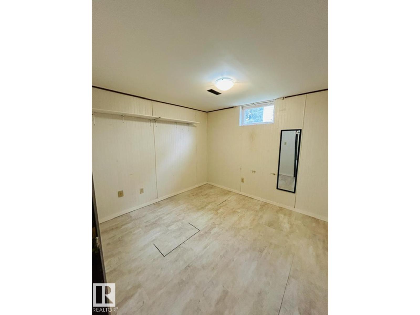 5713 55 ST - 18