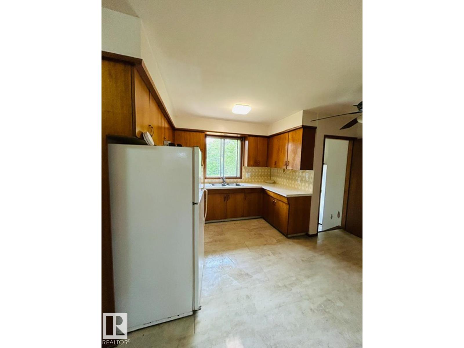 5713 55 ST - 7