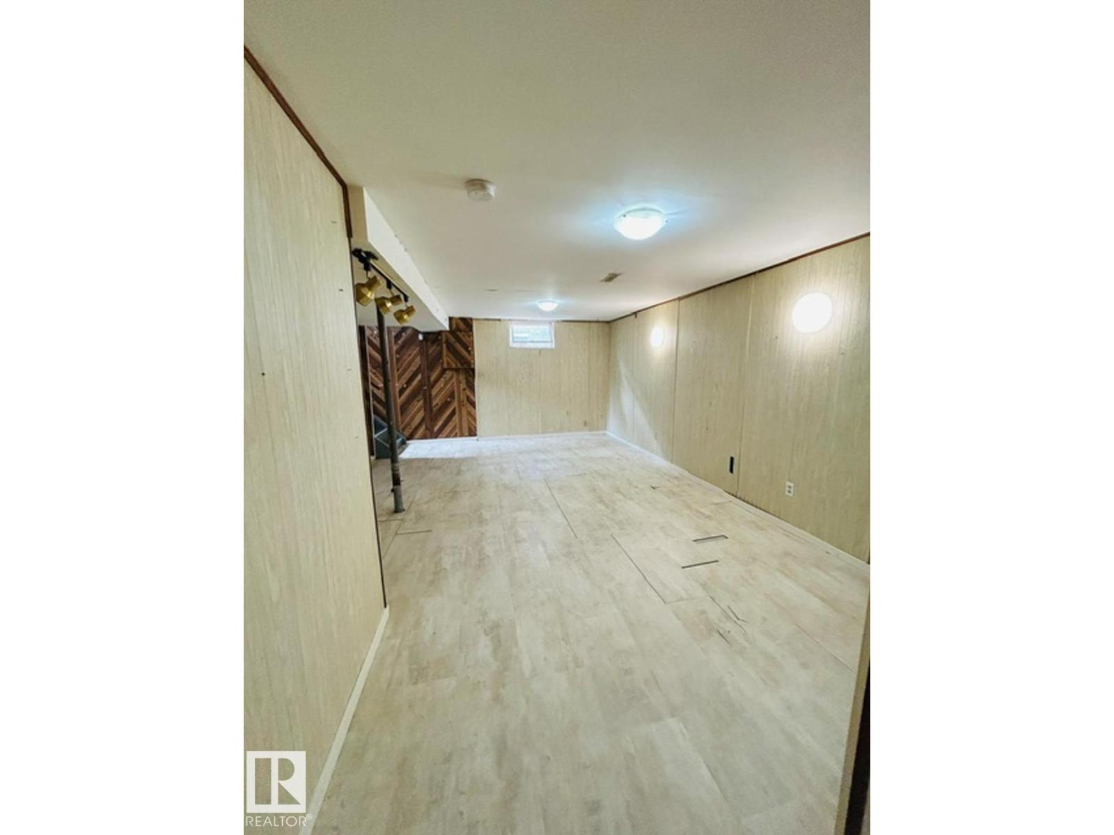 5713 55 ST - 17
