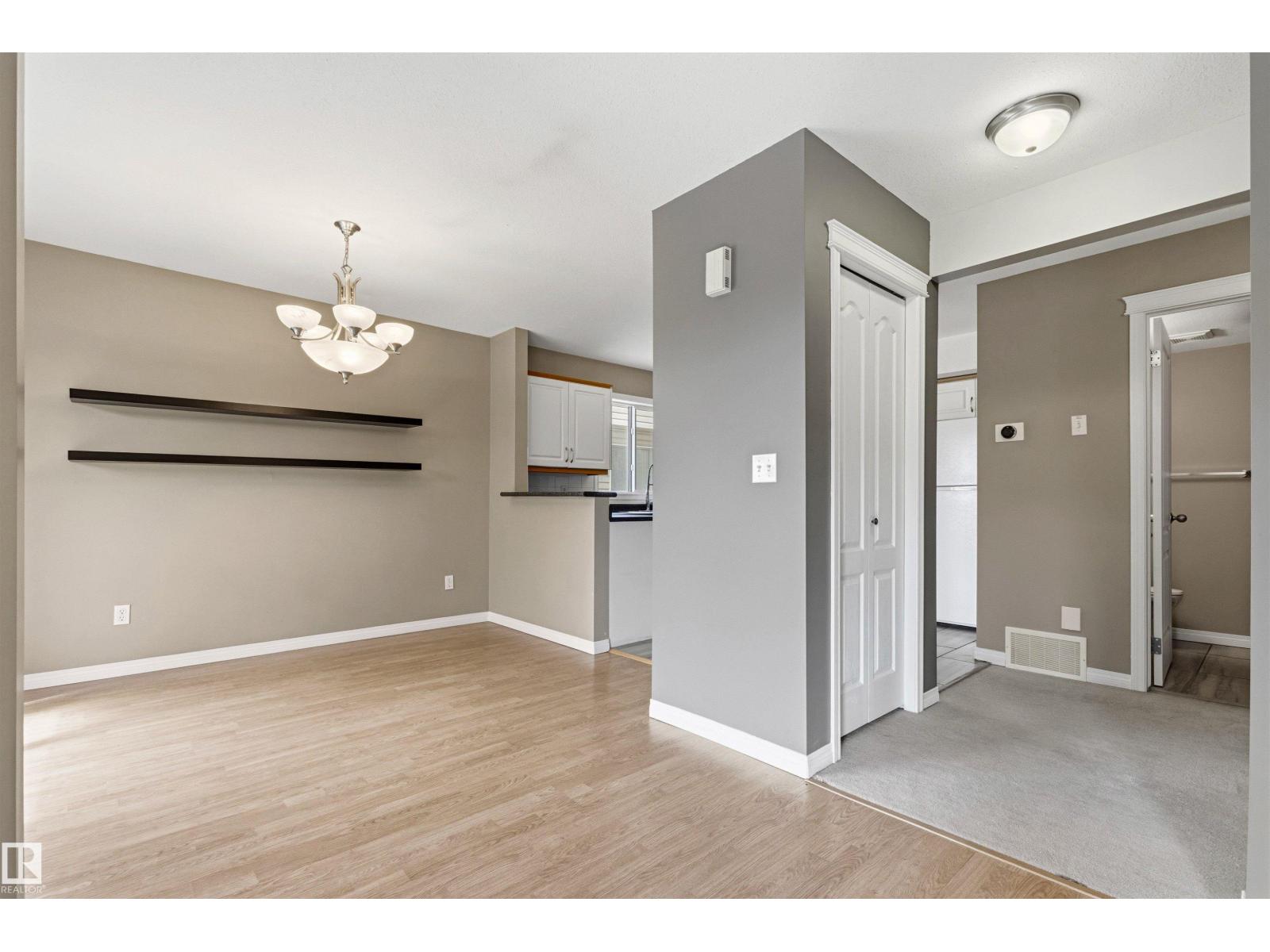 #19 2505 42 ST NW - 19