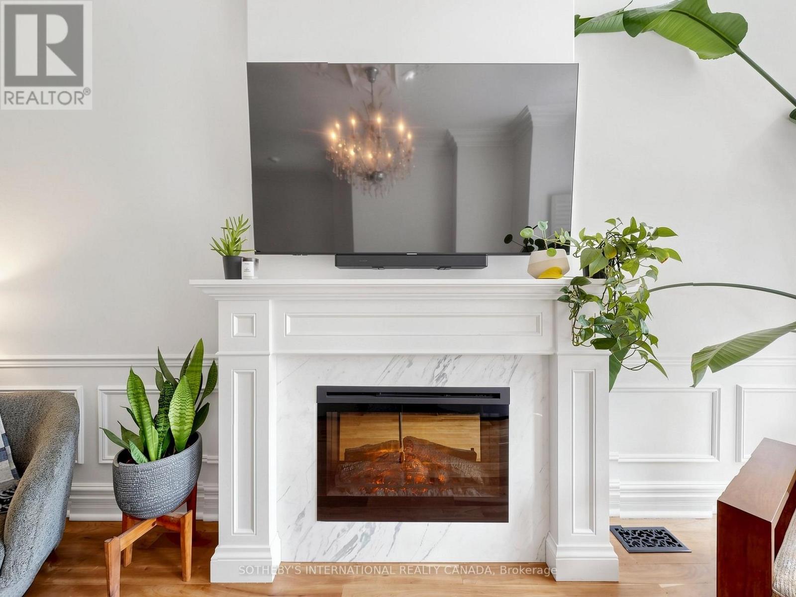 328 WELLESLEY STREET E - 10