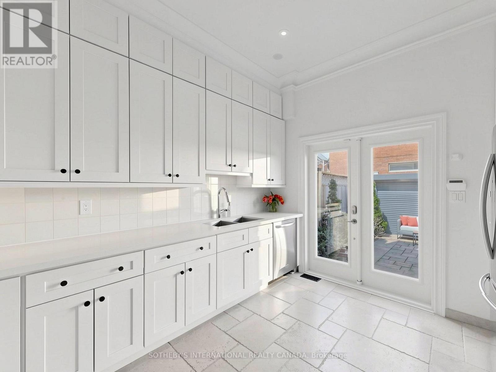 328 WELLESLEY STREET E - 15