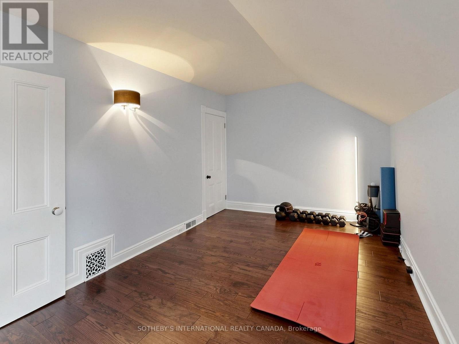 328 WELLESLEY STREET E - 40