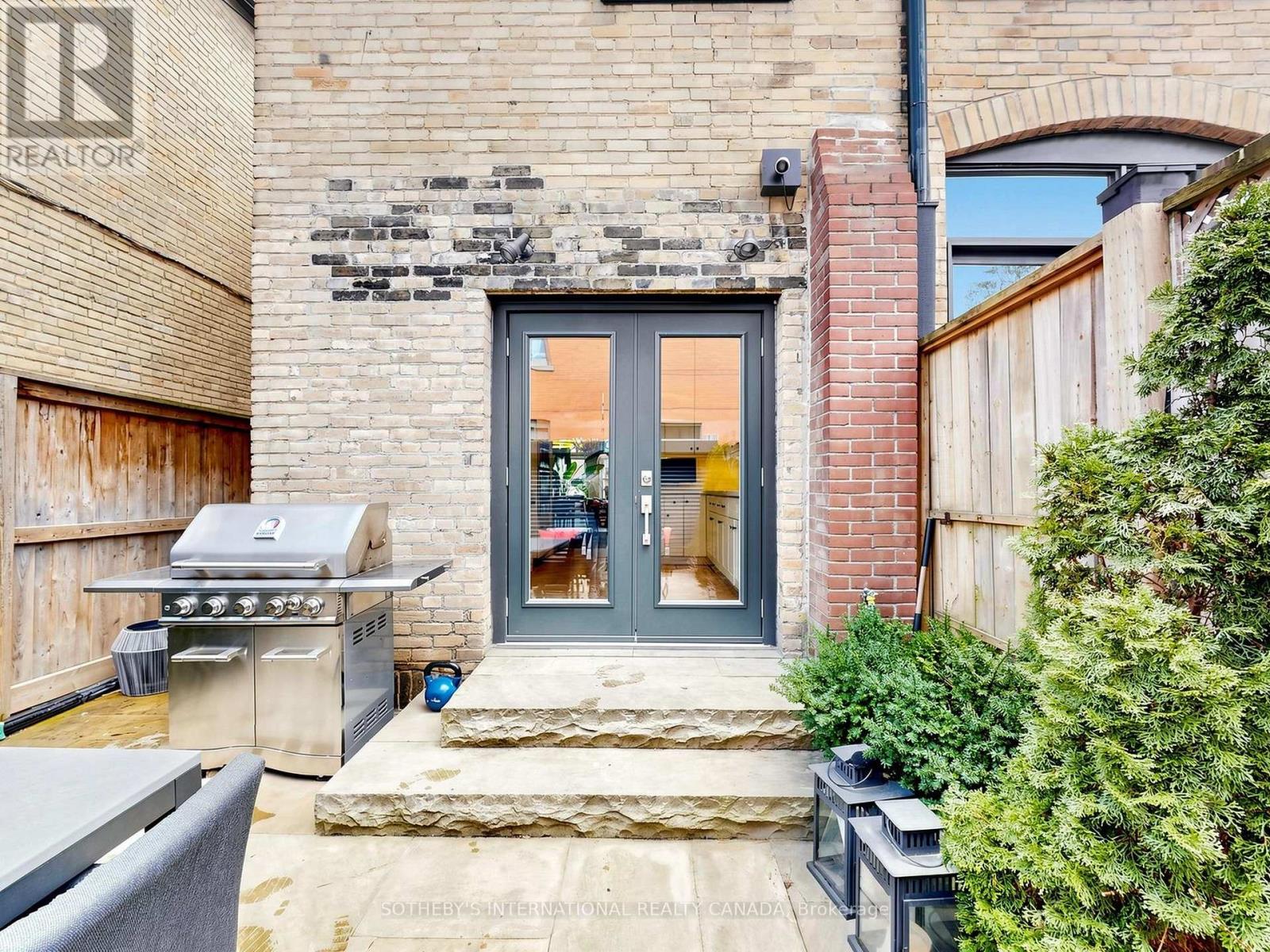 328 WELLESLEY STREET E - 50