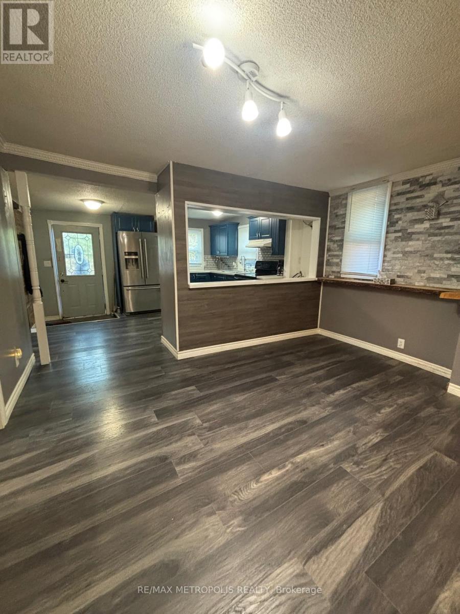 28 & 30 THOMPSON DRIVE - 10