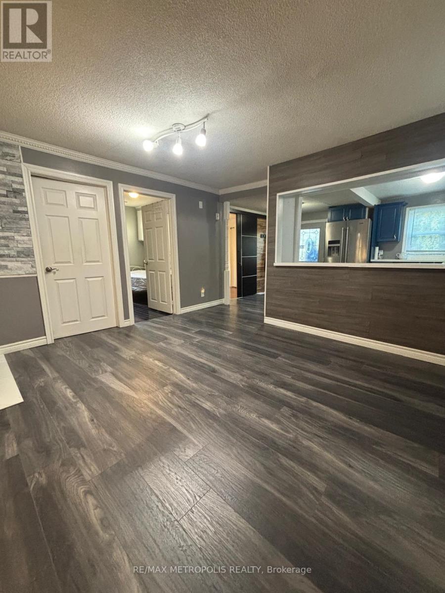 28 & 30 THOMPSON DRIVE - 12