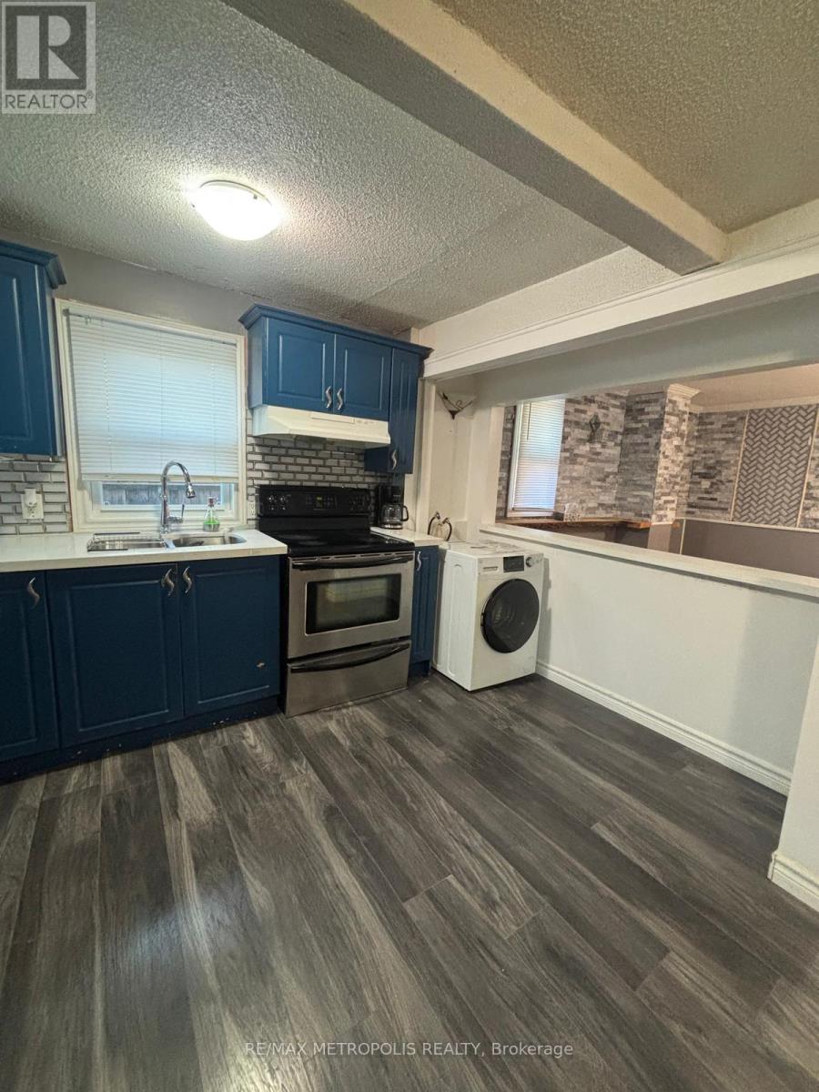 28 & 30 THOMPSON DRIVE - 7
