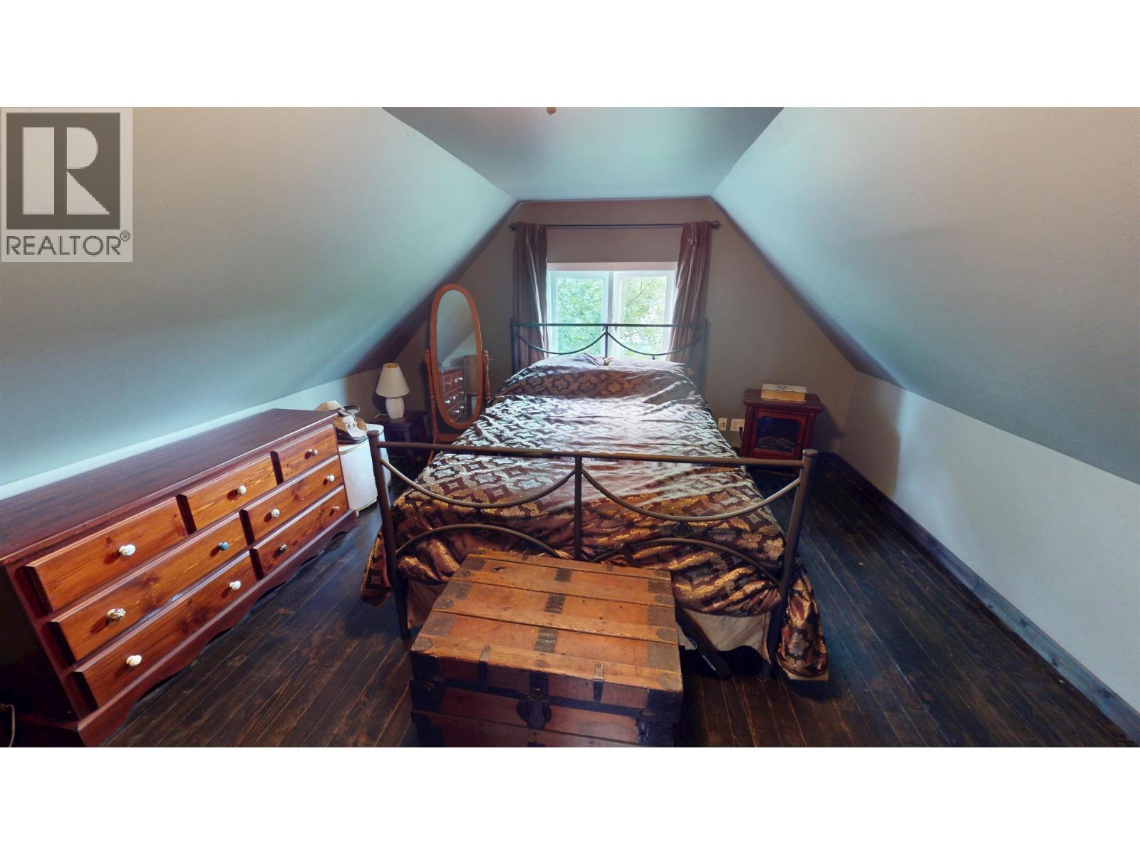 558 FRONT STREET - 21