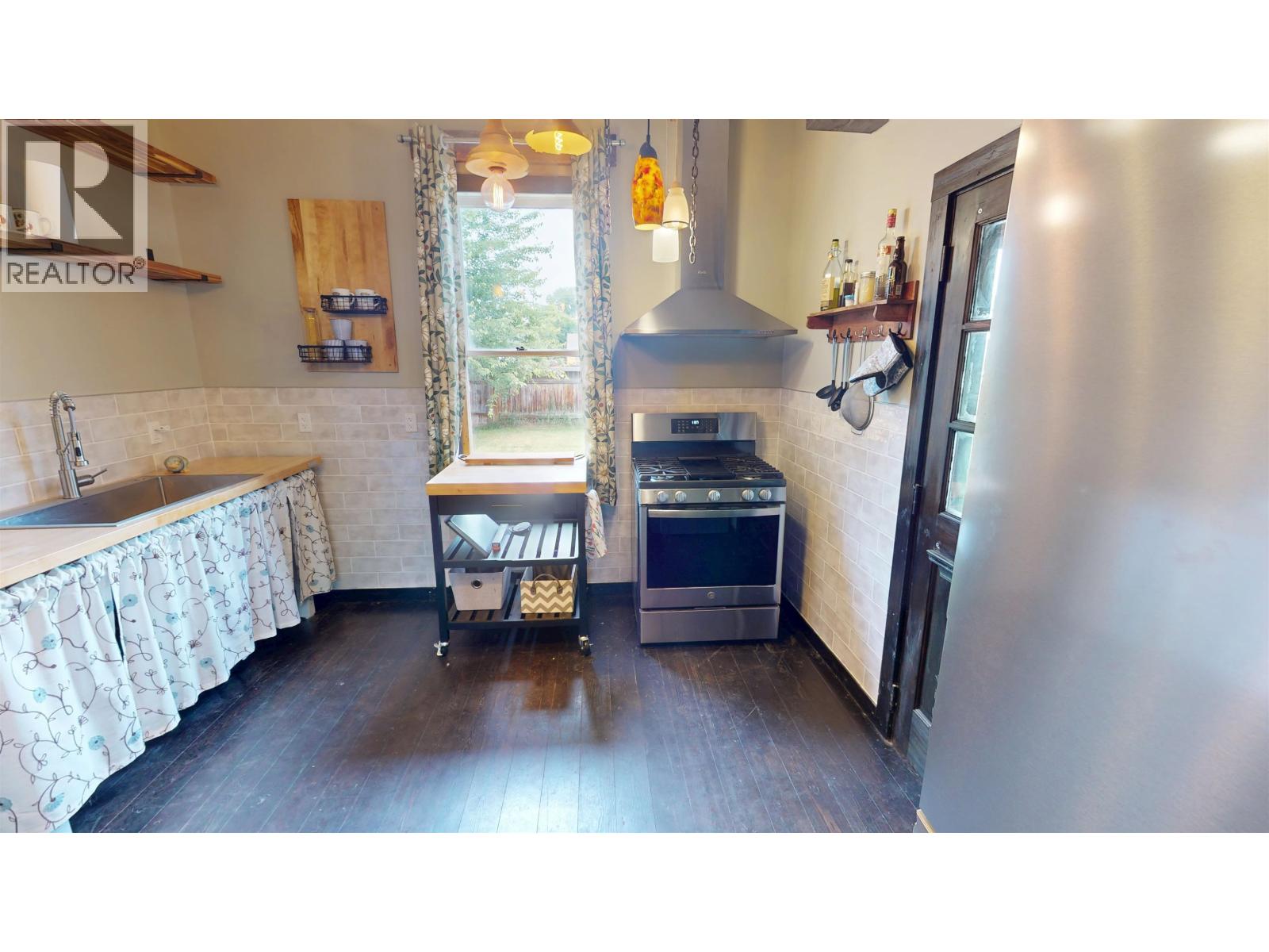 558 FRONT STREET - Image 5