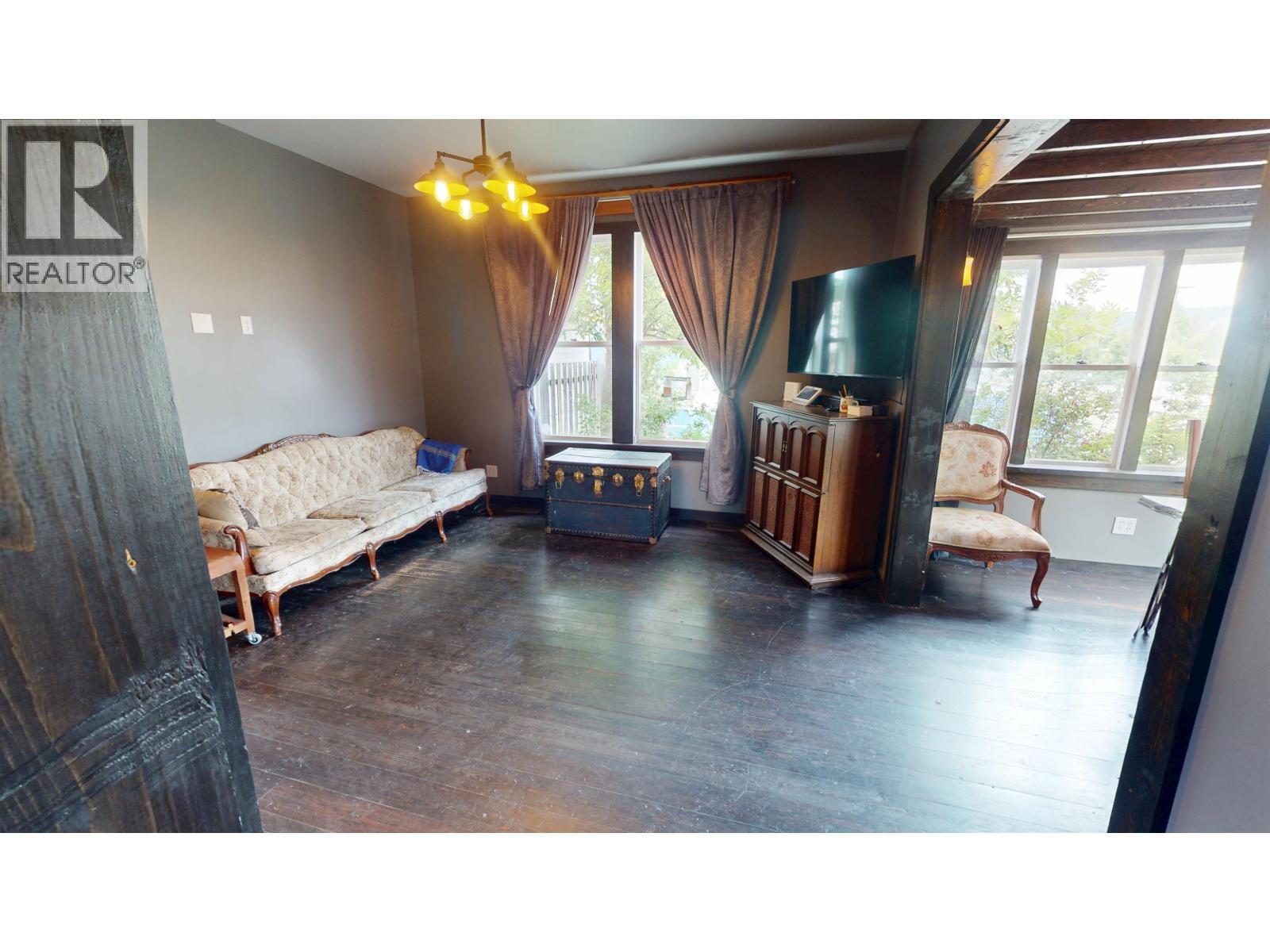 558 FRONT STREET - Image 7